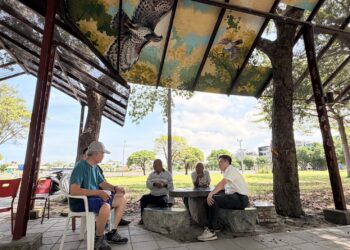 在李啟維議員爭取下原住民公園簡易雨棚已做好了