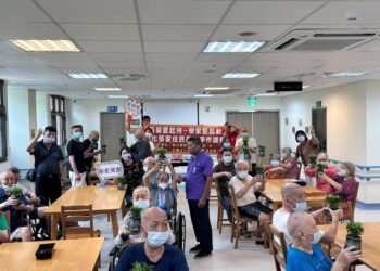 巧手植綠療癒身心　榮家長輩DIY羅漢松水耕盆栽樂享園藝時光