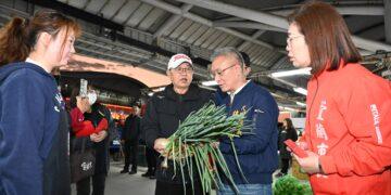 關心春節前民生物資供應 代理縣長視察宜蘭縣果菜批發市場