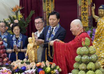 祈願佛光普照！新北佛教會三重舉行浴佛盛典 千人共慶佛曆 2570 年聖誕