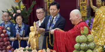 祈願佛光普照！新北佛教會三重舉行浴佛盛典 千人共慶佛曆 2570 年聖誕