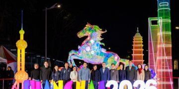台北燈節攜手13友好國家城市！上海燈組現「七彩駿馬」吸睛