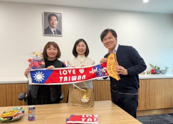 苗栗「澳視群英」參訪駐澳辦事處 鍾東錦盼海外遊學扎根青年國際競爭力