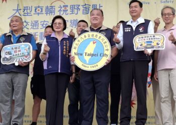 新北社會局攜手汽車貨運公會舉辦大型車視野盲點與交通安全宣導活動