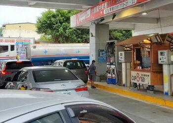 國內新油價有跌有漲 2/9起汽油降0.2元 柴油漲0.3元