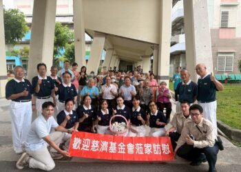 佛誕瑞氣滿榮家 慈濟浴佛車助長輩澄淨心靈