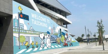 6米大史努比現身台中！水湳轉運中心8/1快閃登場 限時兩週燈光秀、市集萌翻山城