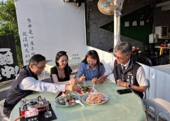 喊話盧秀燕帶蔣萬安來吃鮮蚵！台中鍋烤節走訪海線 龍井鮮蚵、梧棲韓鍋力拚人氣