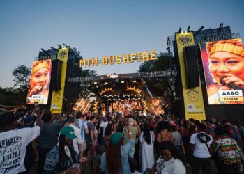 台灣第一組！阿爆登非洲史瓦帝尼灌木之火音樂節大舞台　驚訝發現「兩邊原住民有很多習性很相近！」